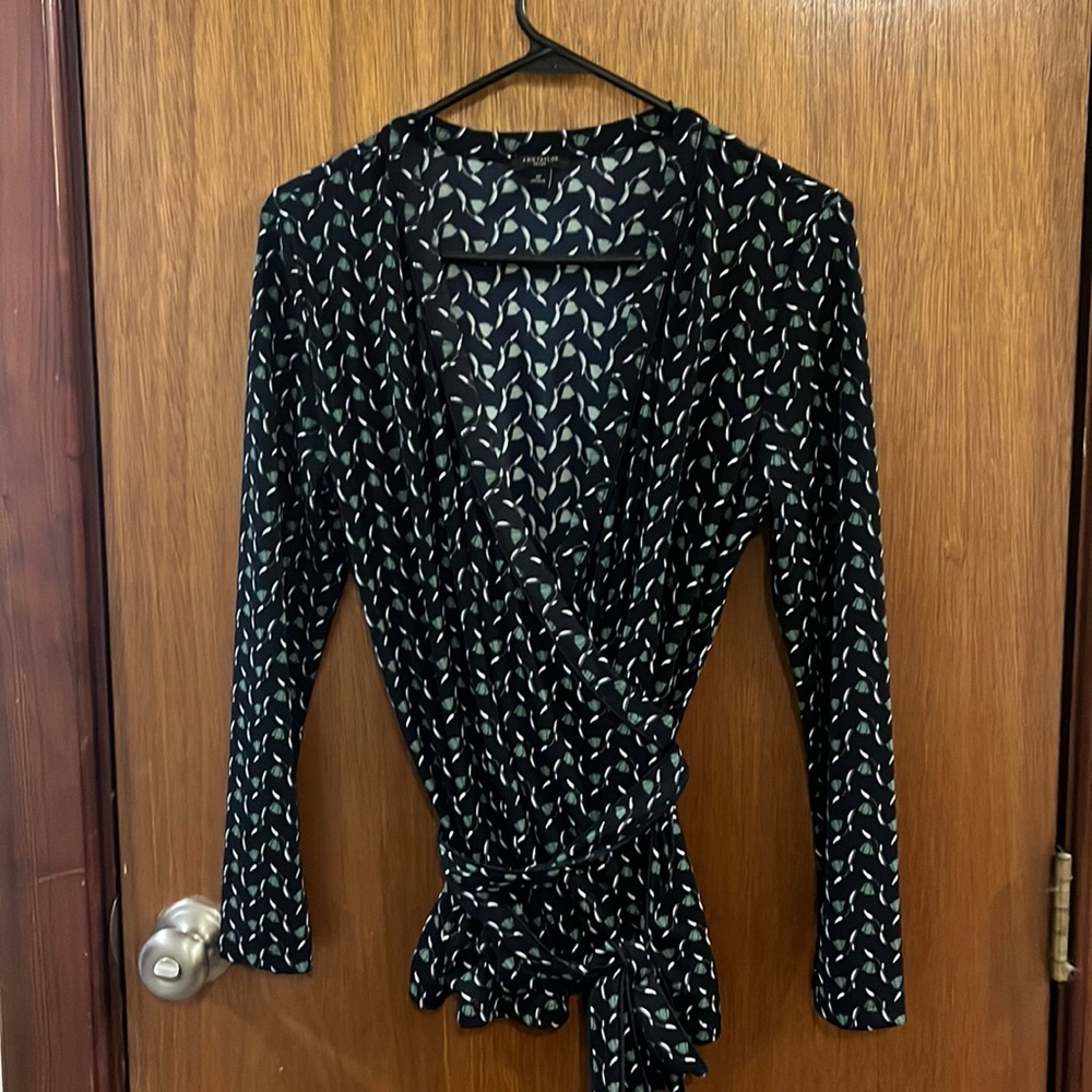 Ann Taylor long sleeve patterned blouse